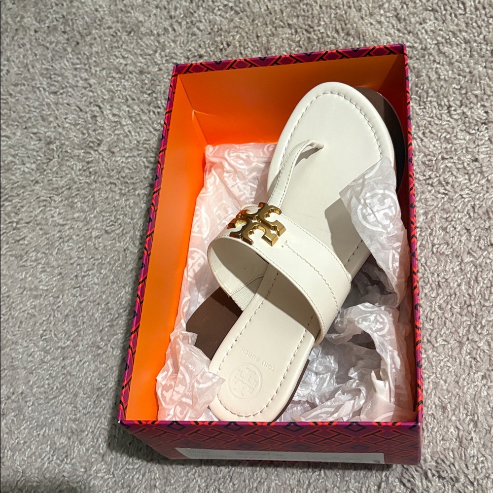 NEW Tory Burch Cream Sandals with Gold Emblem